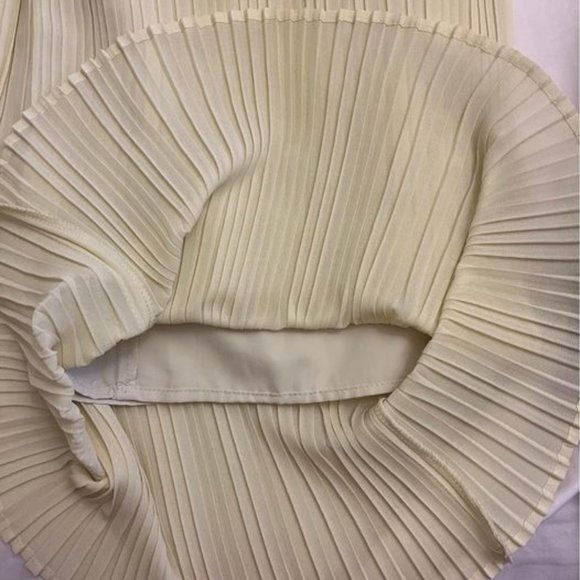 UNIQLO Lemon Yellow Chiffon Pleated Skirt pants size xs - Picture 4 of 6